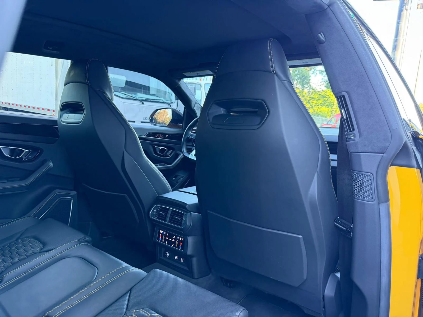 Used 2021 Lamborghini Urus AWD/4WD image 35