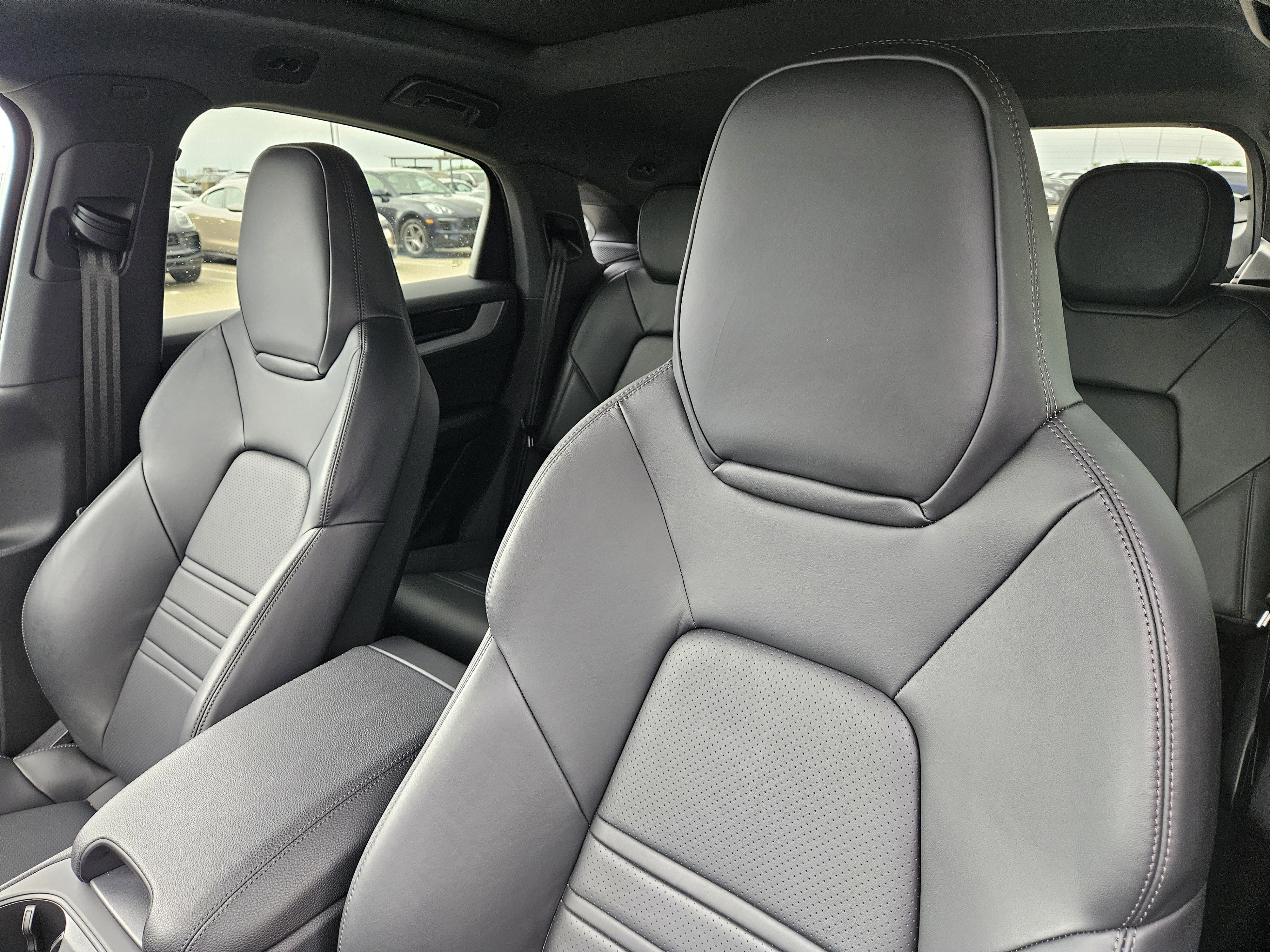 Certified 2026 Porsche Cayenne Coupe image 6