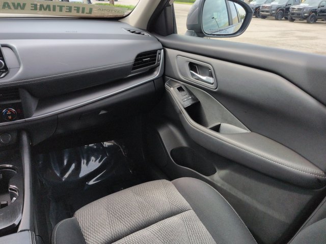 Certified 2026 Nissan Rogue SV FWD image 17