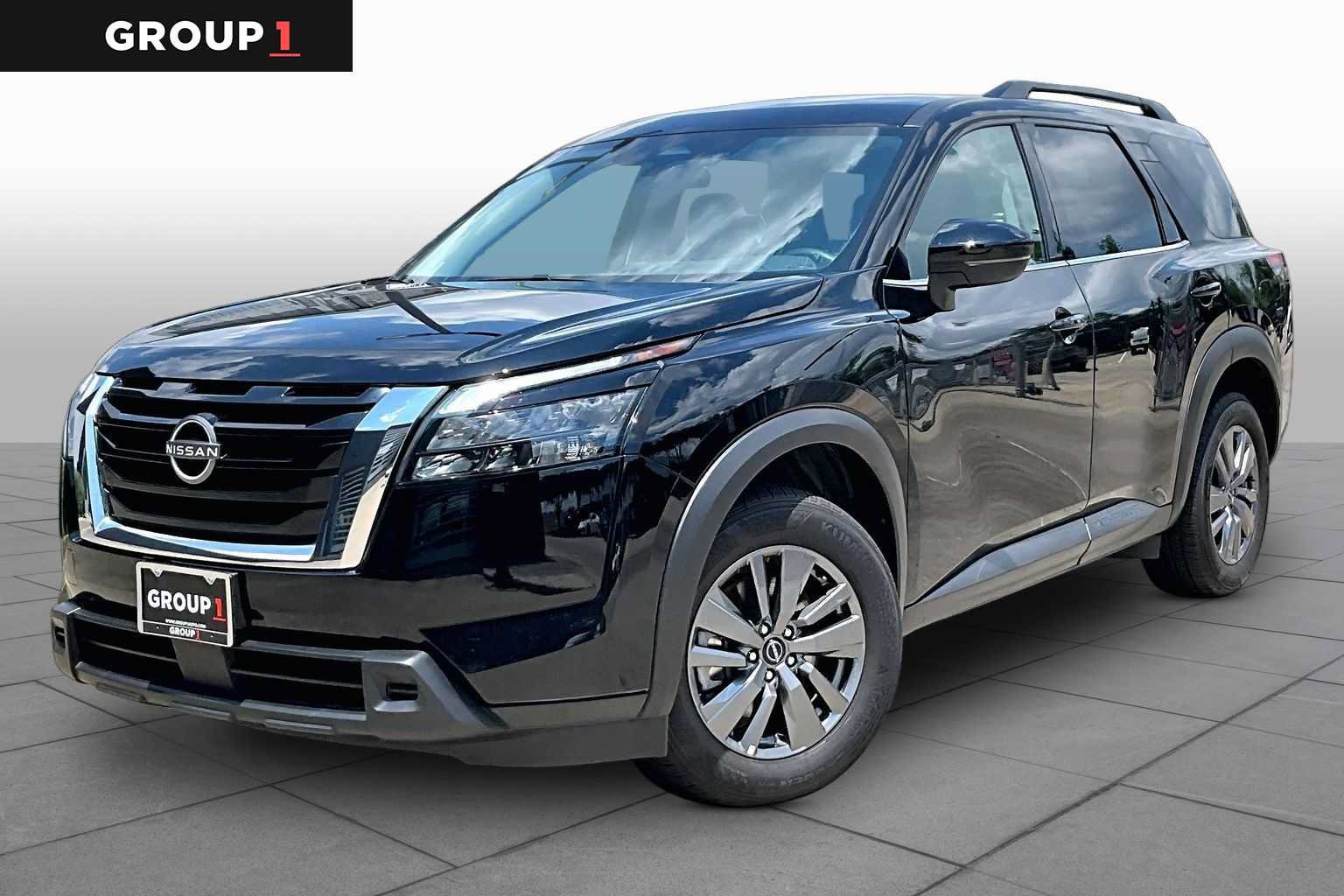 Used 2025 Nissan Pathfinder SV FWD image 1