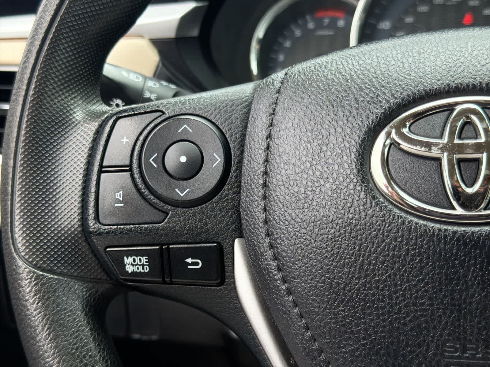 Used 2015 Toyota Corolla LE FWD image 24