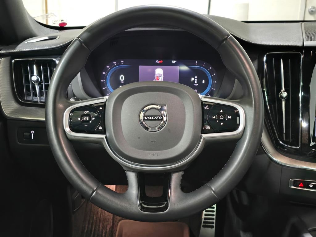 Used 2022 Volvo XC60 B5 R-Design w/ Climate Package image 10