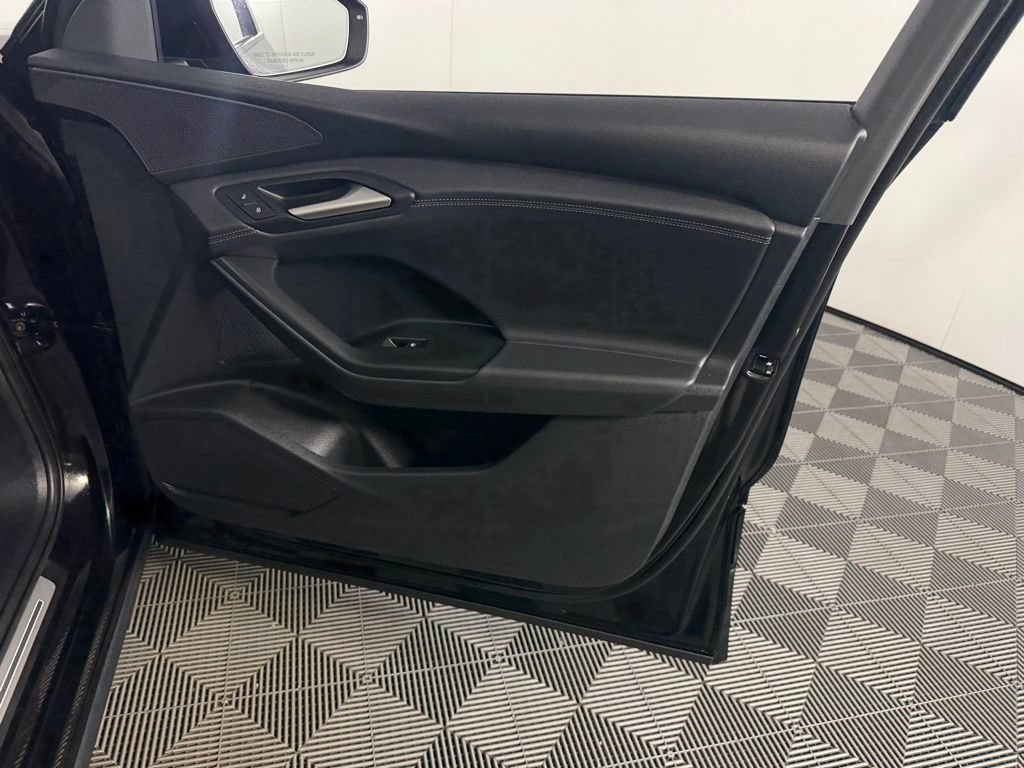 Used 2025 Audi Q6 e-tron Premium w/ Convenience Package AWD/4WD image 32