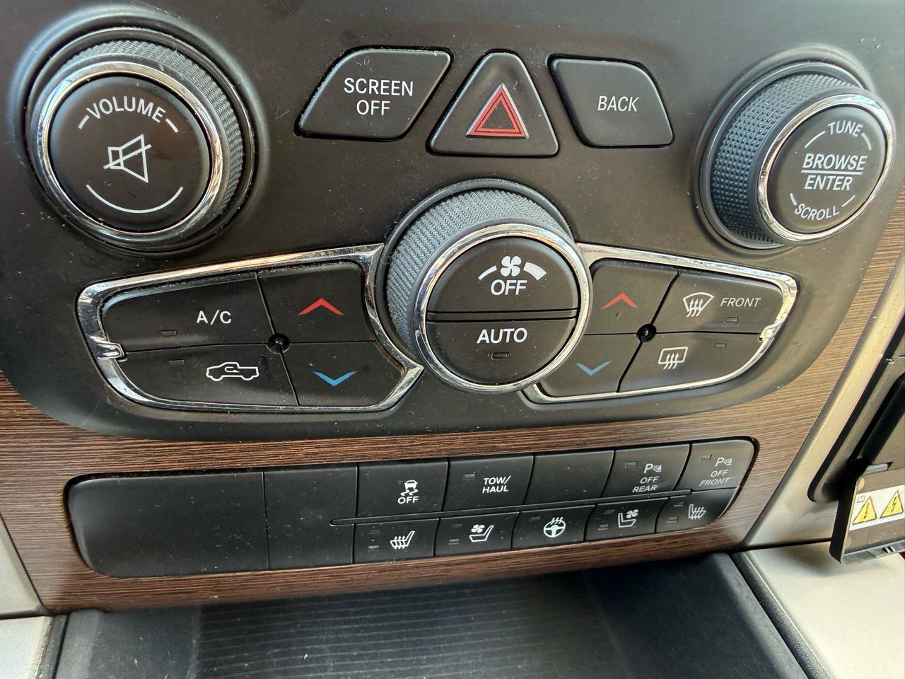 Used 2017 RAM 1500 Laramie w/ Convenience Group AWD/4WD image 17