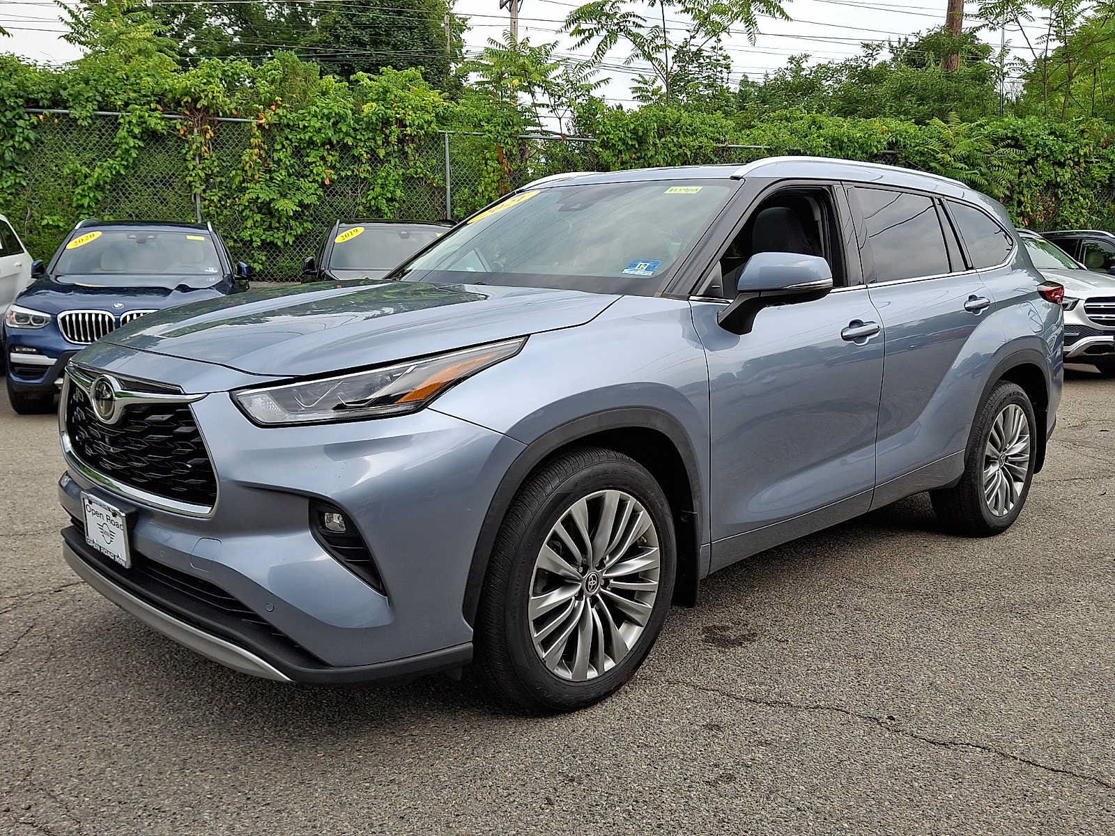Used 2021 Toyota Highlander Platinum AWD/4WD image 3