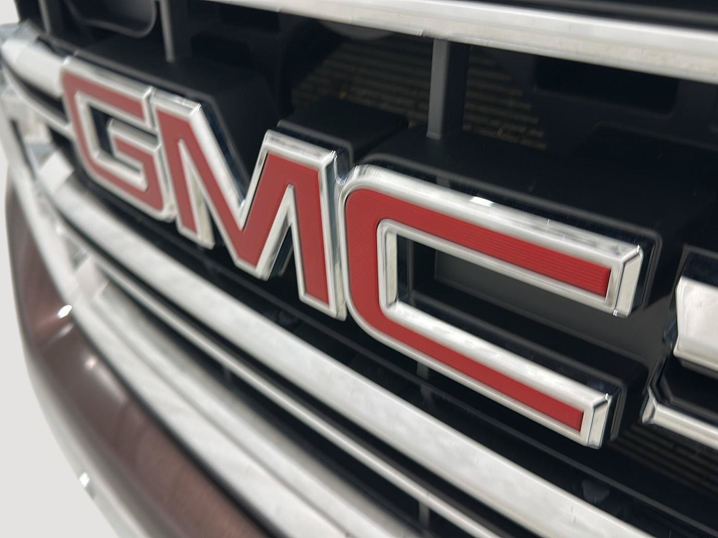 Used 2016 GMC Sierra 1500 SLT w/ Enhanced Driver Alert Package AWD/4WD image 28