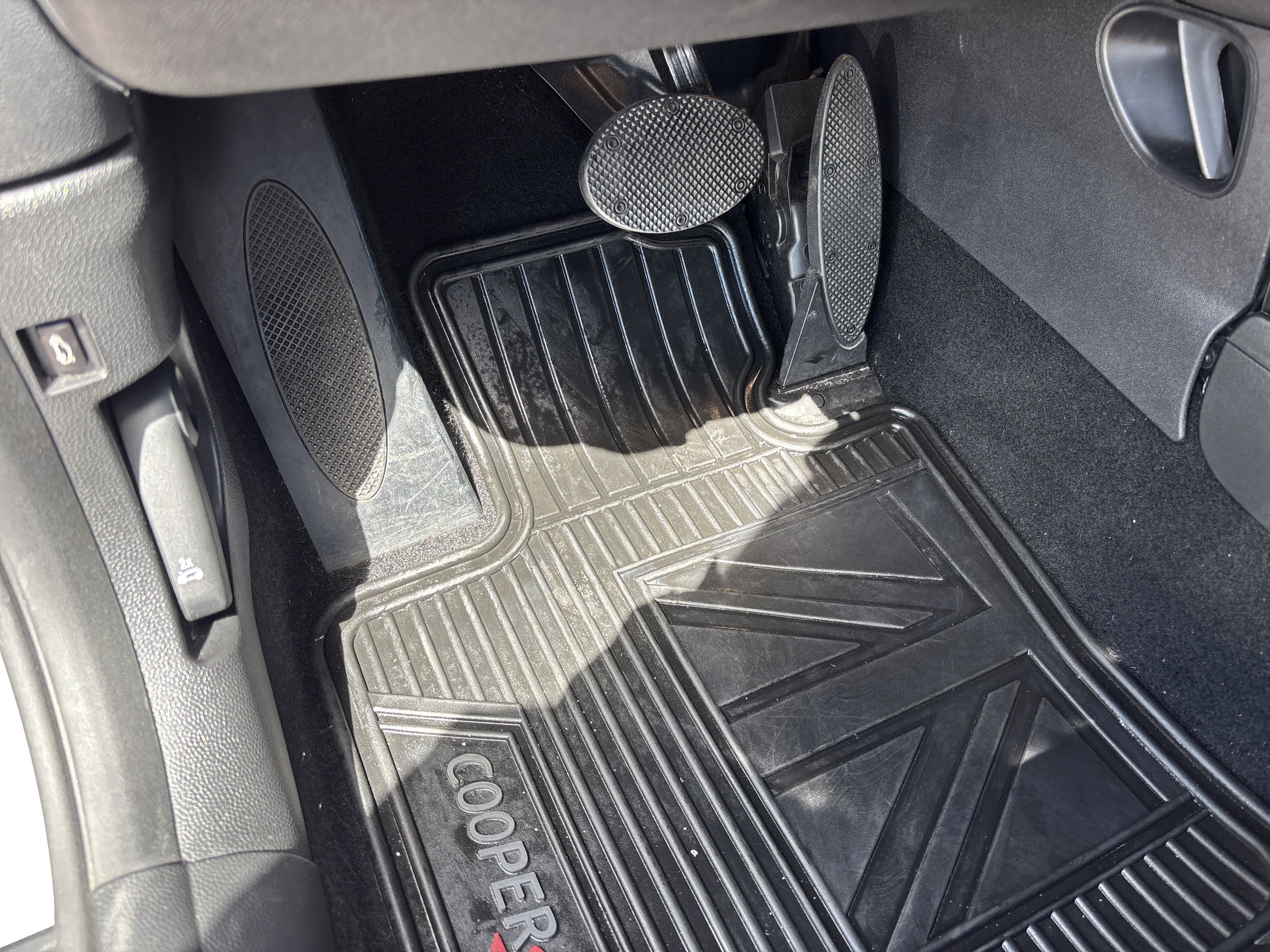 Certified 2024 MINI Cooper S FWD image 17