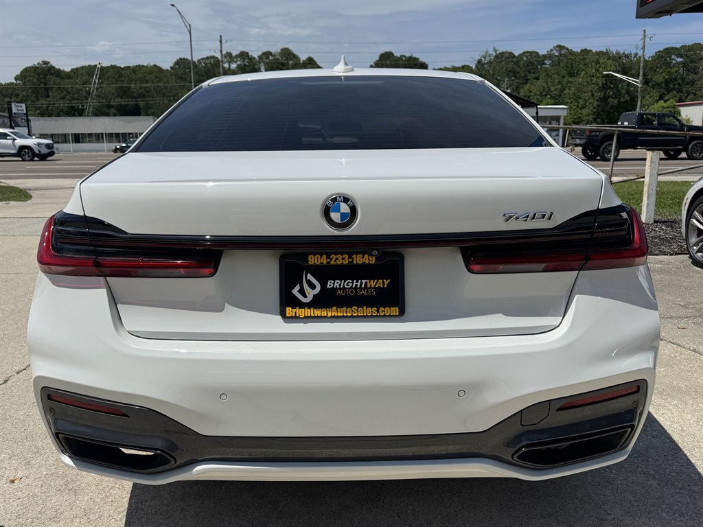 Used 2021 BMW 740i w/ M Sport Package RWD image 6