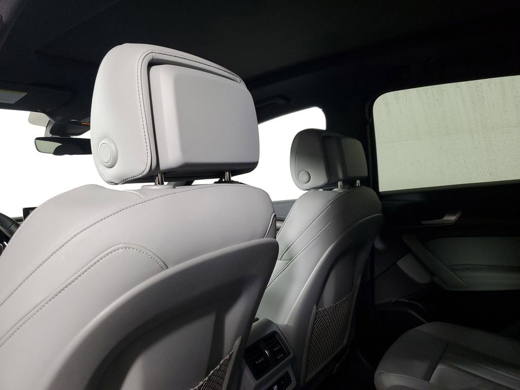 Used 2024 Audi Q5 e Premium Plus w/ Premium Plus Package image 13