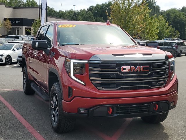 Used 2023 GMC Sierra 1500 AT4 w/ AT4 Premium Package AWD/4WD image 3