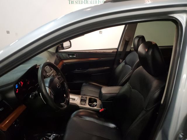Used 2013 Subaru Outback 3.6R Limited AWD/4WD image 10