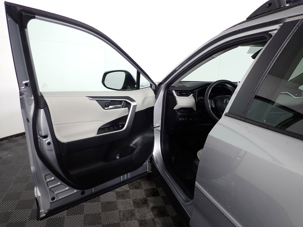 Used 2023 Toyota RAV4 XLE Premium image 23