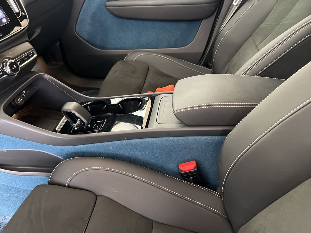 Used 2023 Volvo XC40 Recharge Ultimate w/ Protection Package Premier image 29