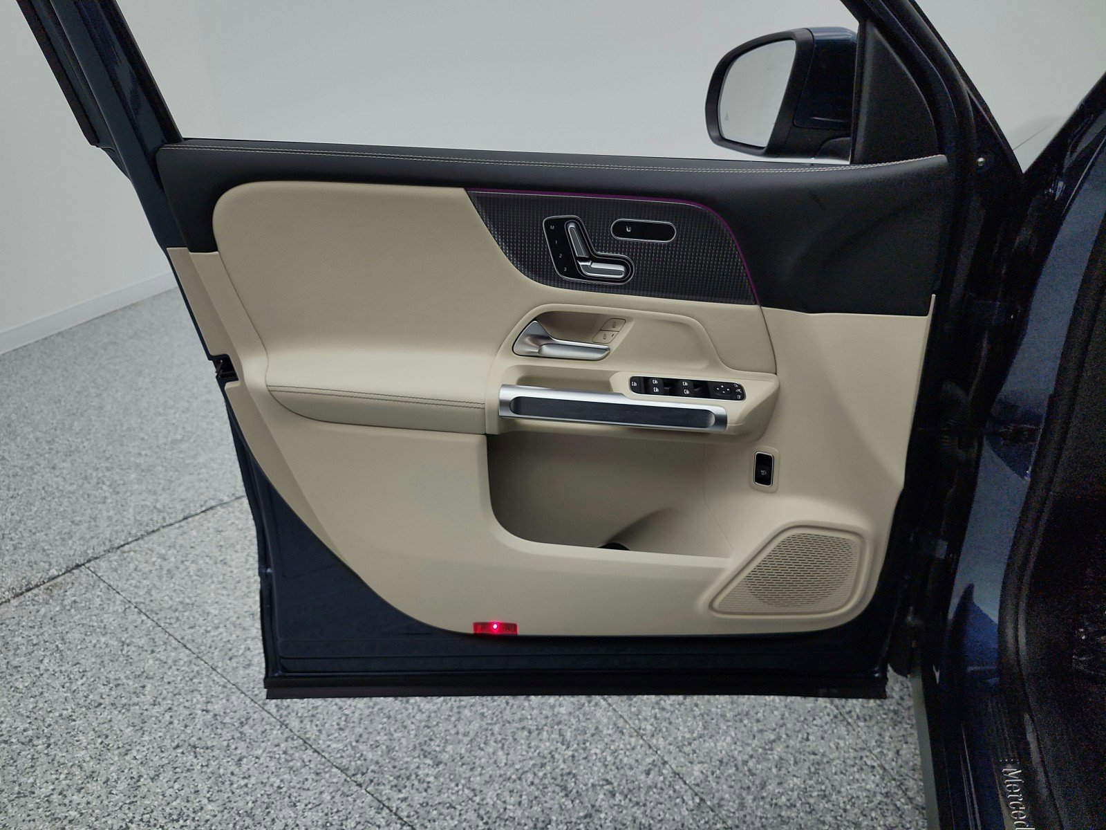 Used 2022 Mercedes-Benz GLB 250 image 12