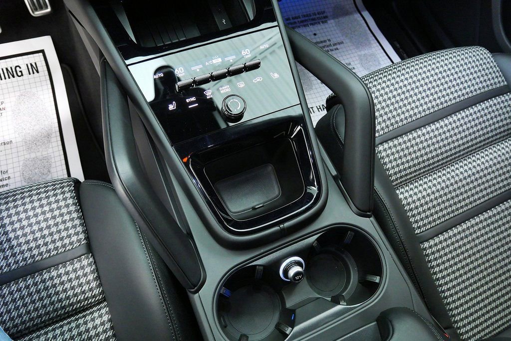 Used 2025 Porsche Cayenne GTS image 36