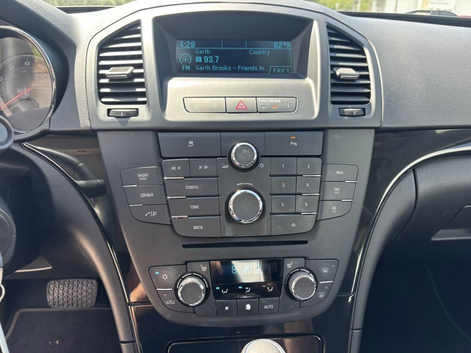 Used 2011 Buick Regal CXL w/ RL3 Preferred Equipment Group FWD image 17