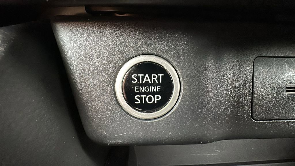 Used 2023 Nissan Rogue SV image 23