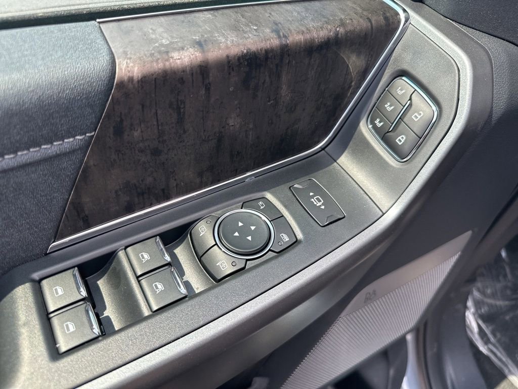 New 2026 Ford F250 Lariat w/ Black Appearance Package image 12