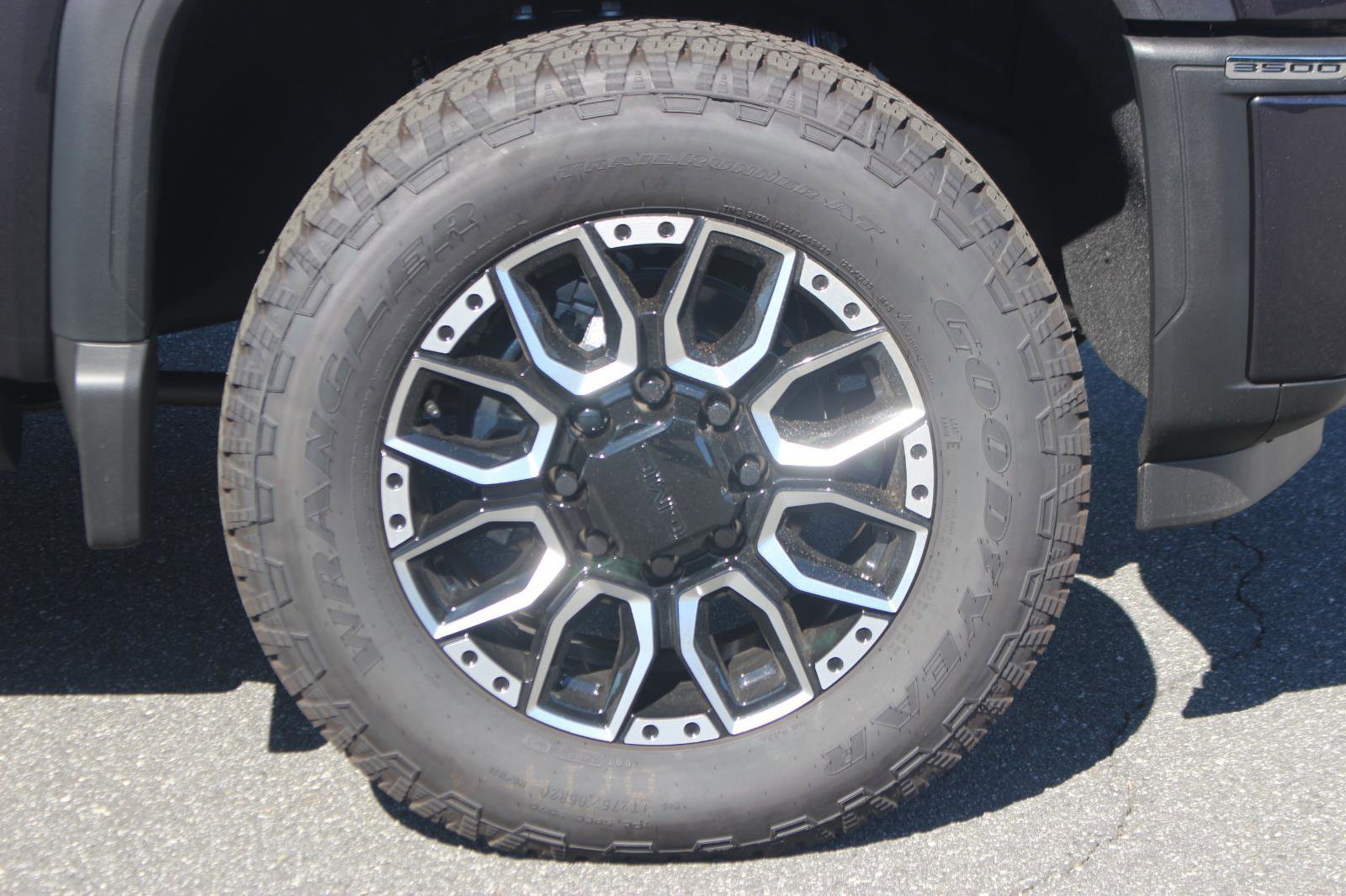 New 2025 GMC Sierra 3500 Denali Ultimate image 9