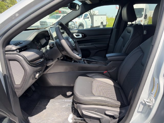 New 2026 Jeep Compass Latitude AWD/4WD image 14