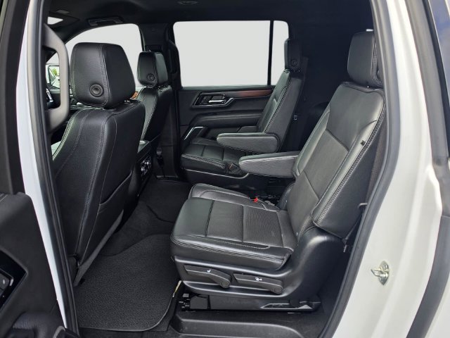Used 2025 GMC Yukon XL Denali AWD/4WD image 17