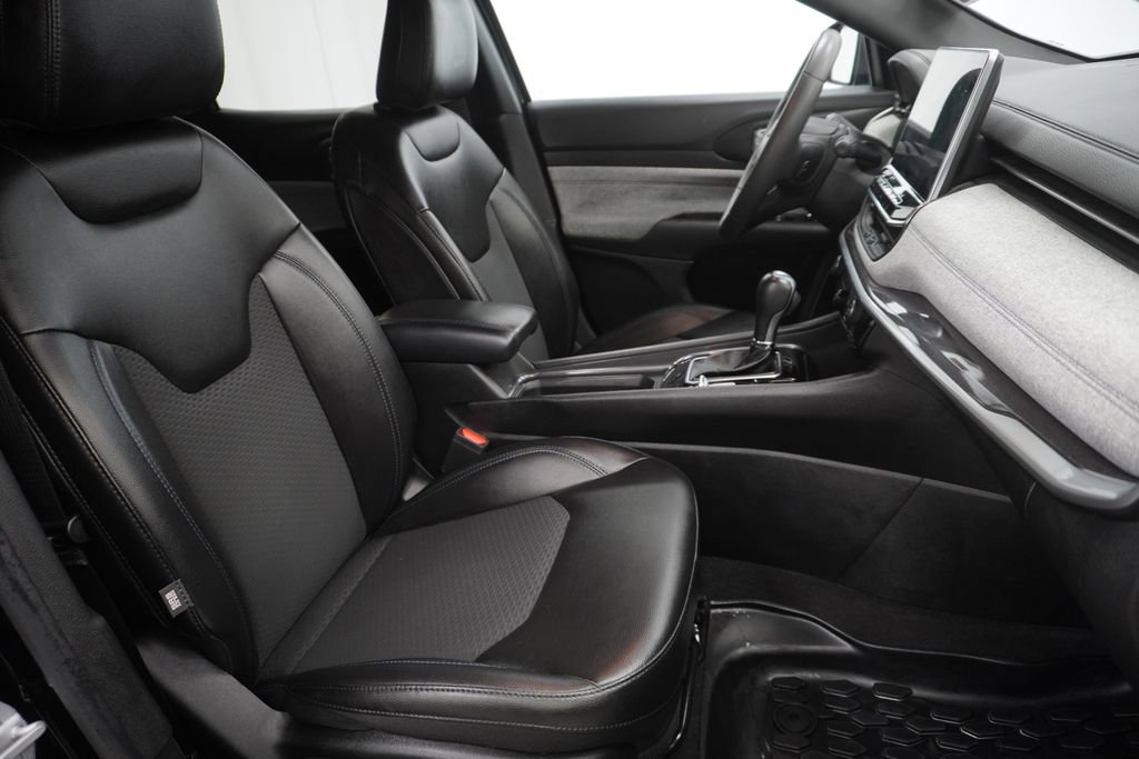 Certified 2023 Jeep Compass Latitude image 46
