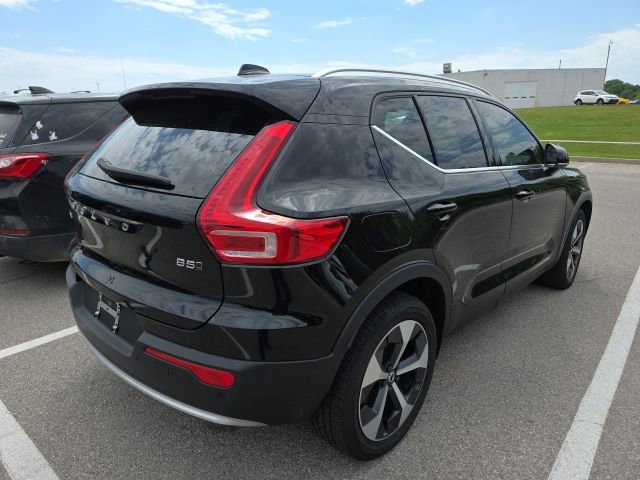 Used 2024 Volvo XC40 B5 Plus AWD/4WD image 5