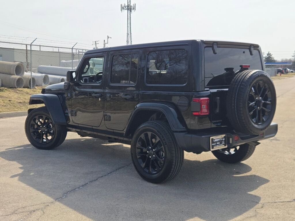 Used 2025 Jeep Wrangler Unlimited Sahara w/ Safety Group image 13