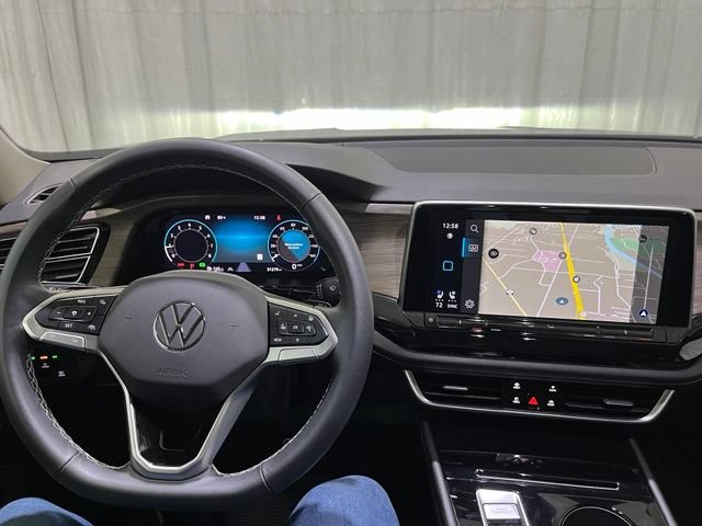 Used 2024 Volkswagen Atlas SEL AWD/4WD image 23
