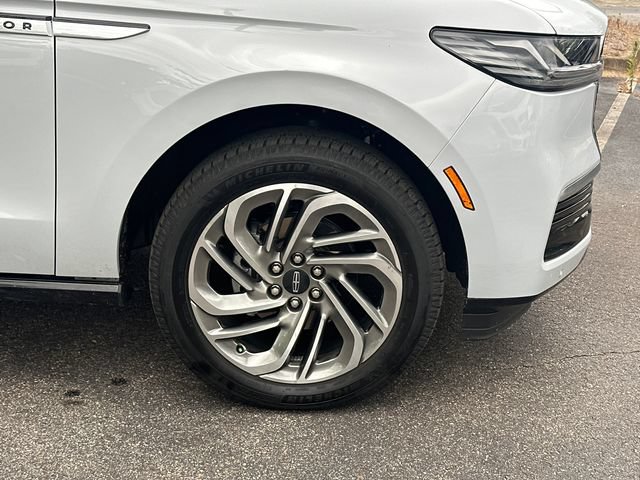 New 2026 Lincoln Navigator Reserve AWD/4WD image 13