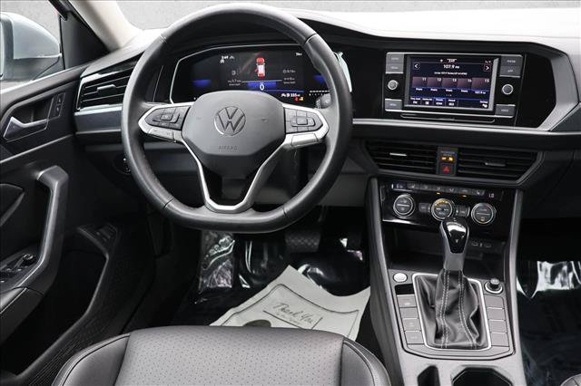 Used 2024 Volkswagen Jetta SE FWD image 22
