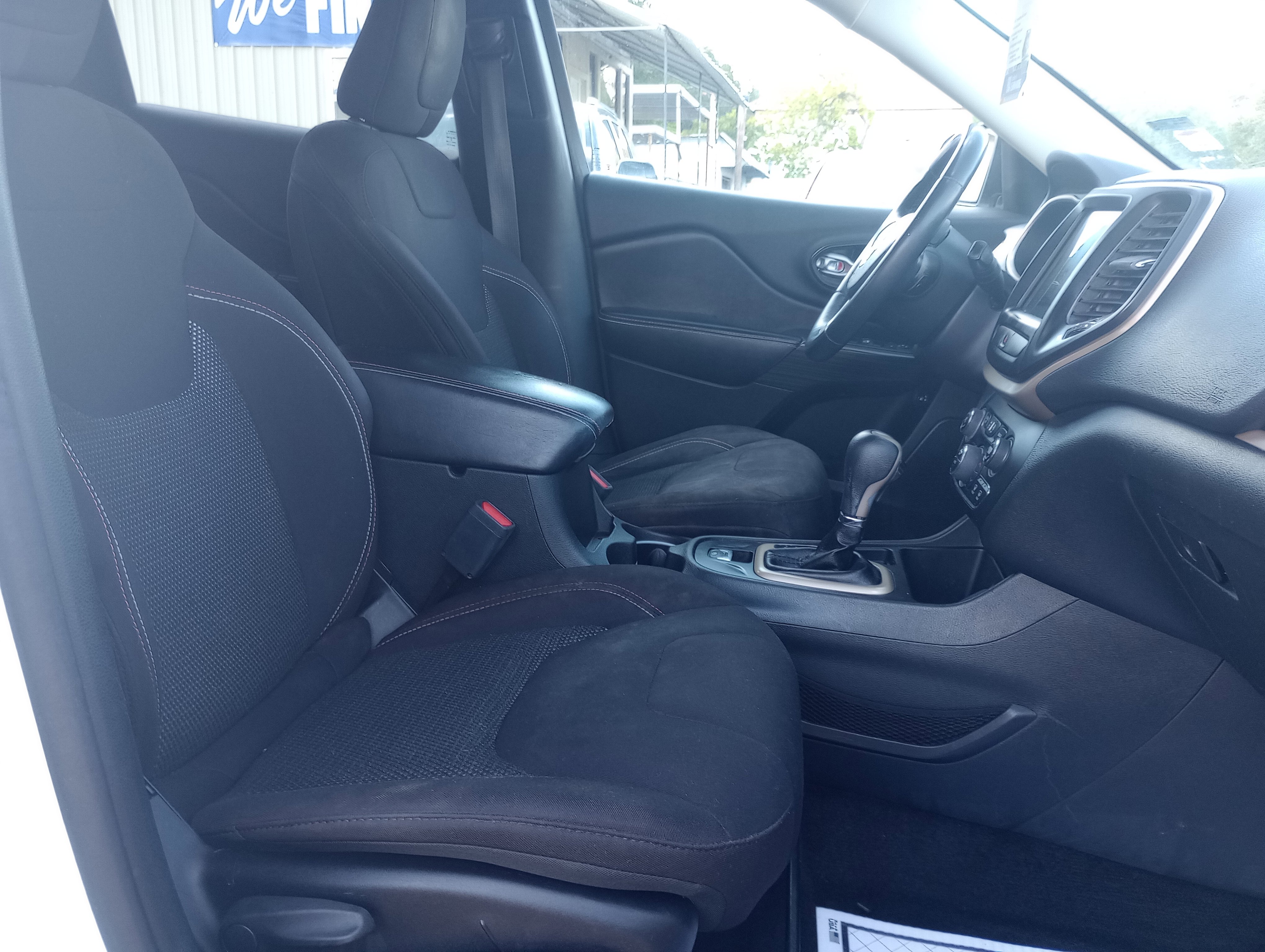 Used 2016 Jeep Cherokee 75th Anniversary FWD image 18