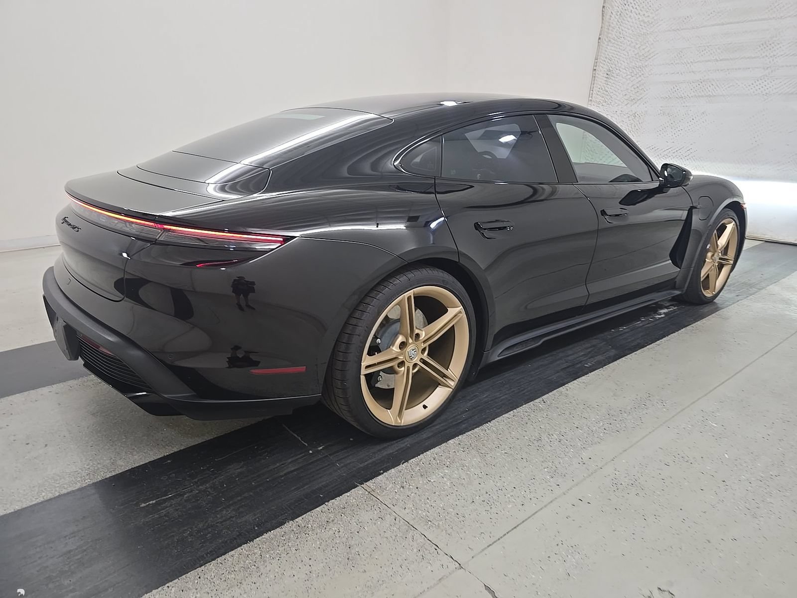 Used 2023 Porsche Taycan GTS AWD/4WD image 4
