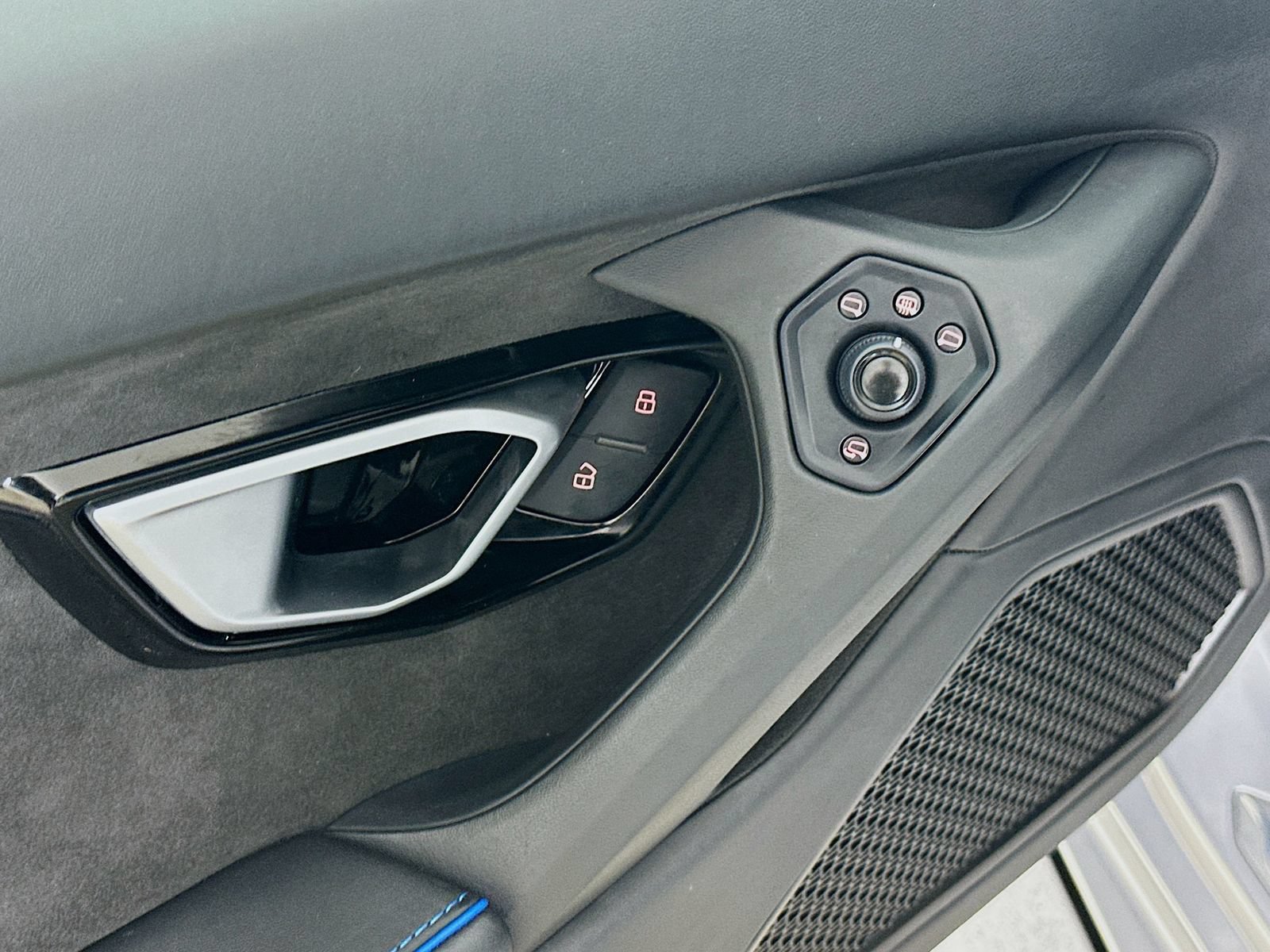 Used 2023 Lamborghini Huracan EVO RWD image 17