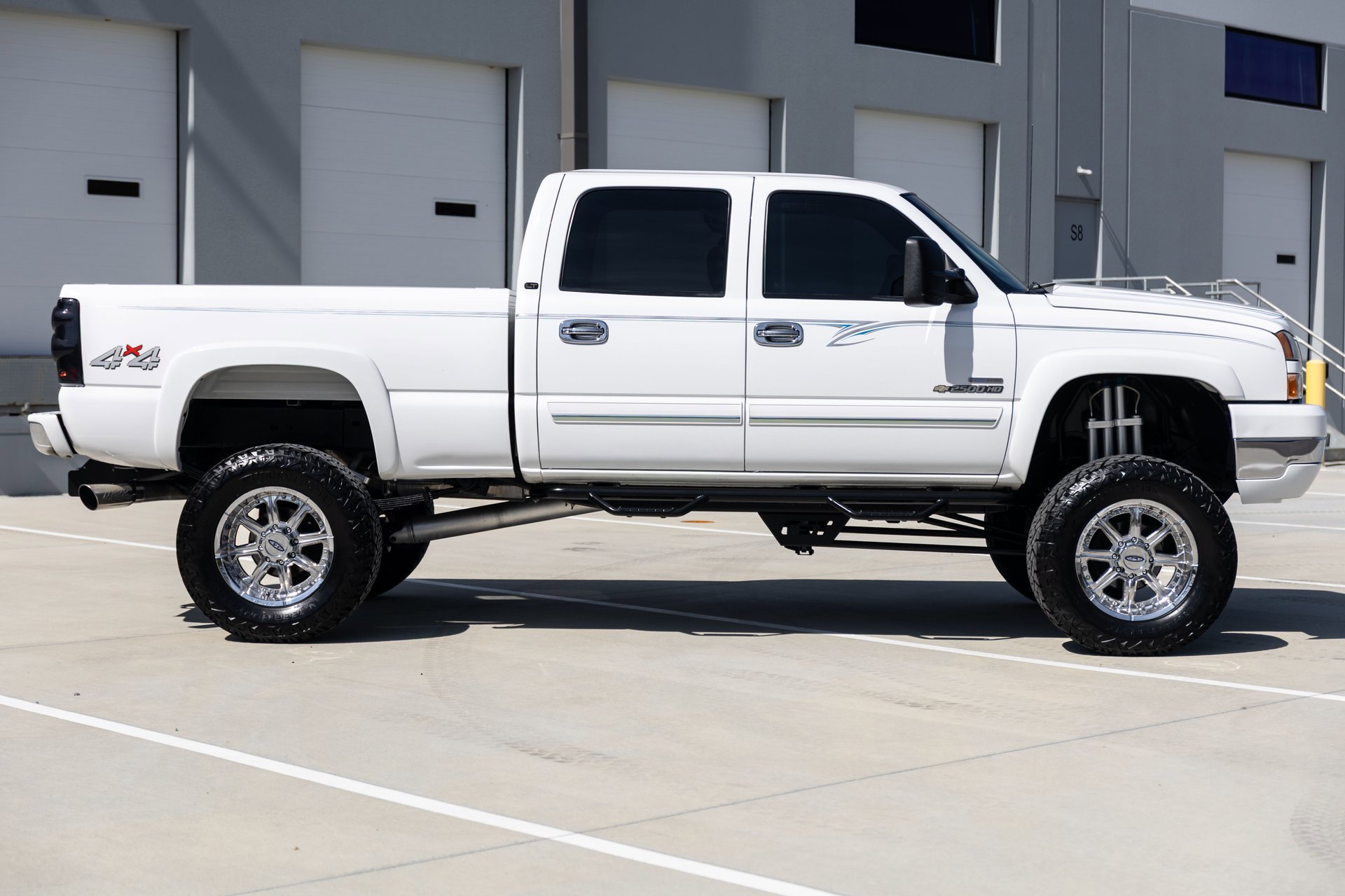 Used 2006 Chevrolet Silverado 2500 LT w/ Heavy-Duty Power Package image 16