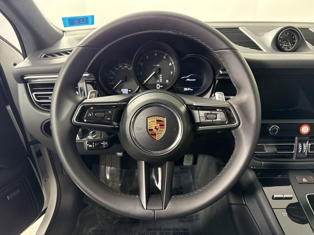 Certified 2025 Porsche Macan image 36
