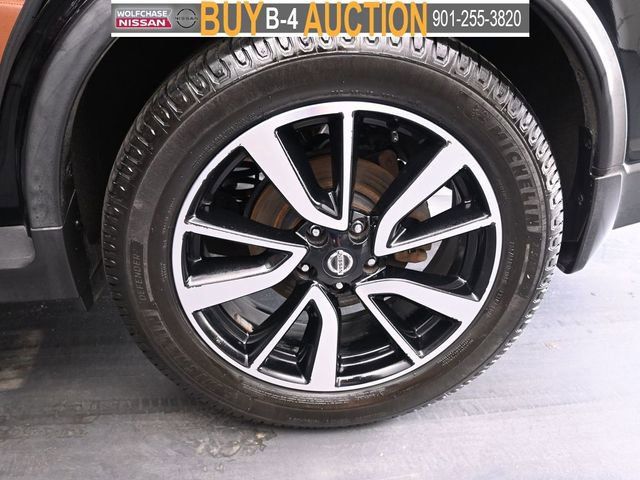Used 2018 Nissan Rogue SL w/ Premium Package image 14