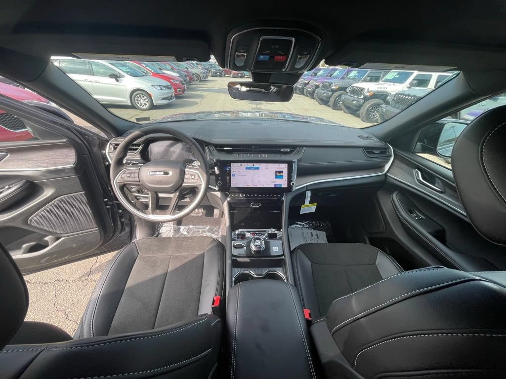 New 2026 Jeep Grand Cherokee Altitude AWD/4WD image 3