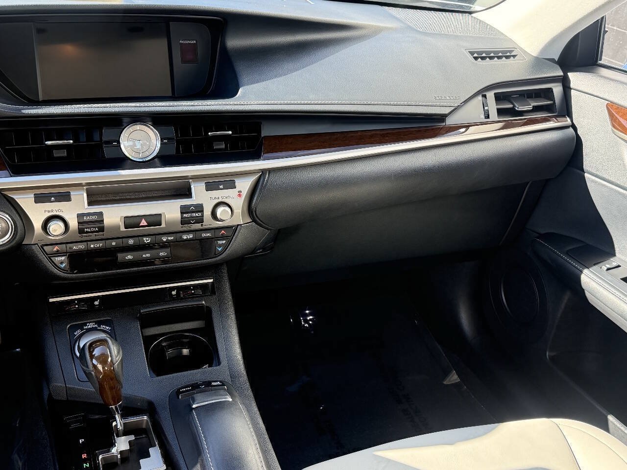 Used 2013 Lexus ES 350 w/ Premium Pkg FWD image 10