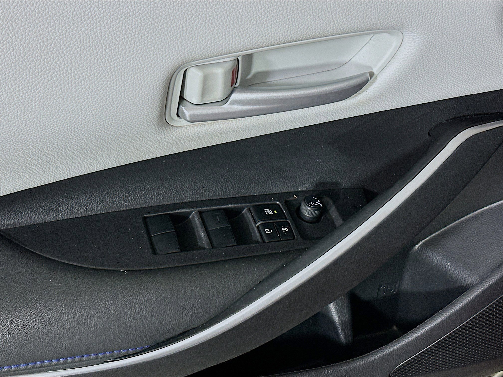 Used 2021 Toyota Corolla SE FWD image 14