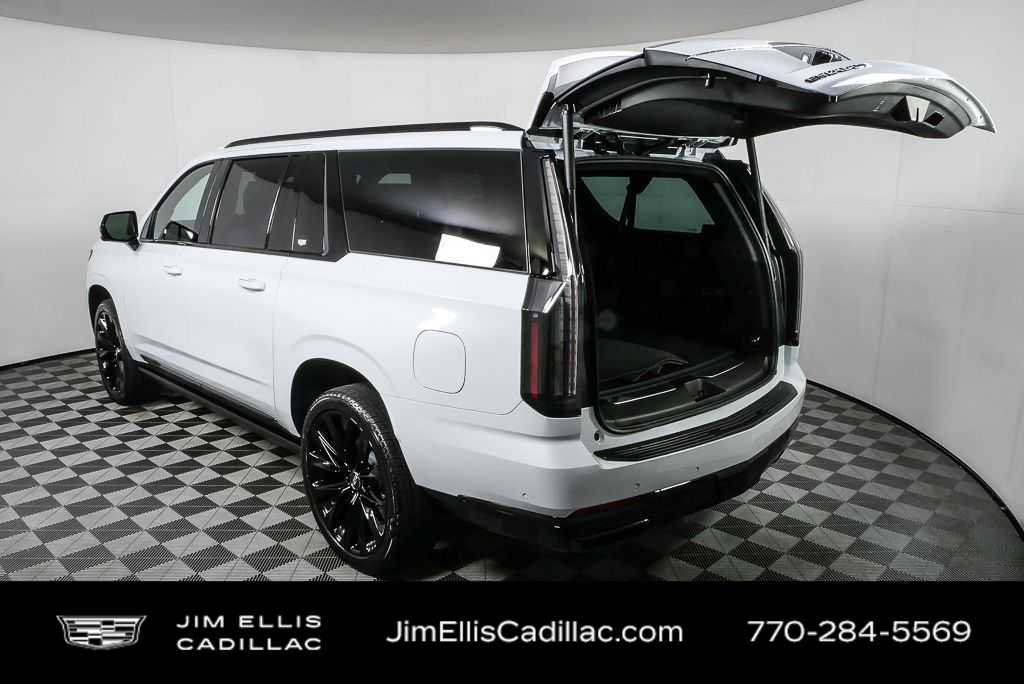 Certified 2026 Cadillac Escalade ESV Platinum Sport w/ LPO, ONYX Package AWD/4WD image 35
