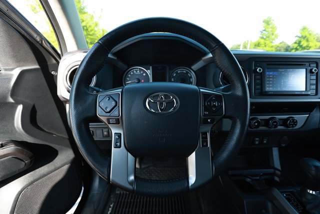 Used 2018 Toyota Tacoma SR5 RWD image 11