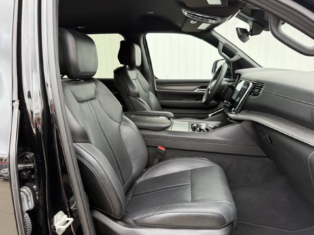 Used 2024 Jeep Wagoneer Series II RWD image 28