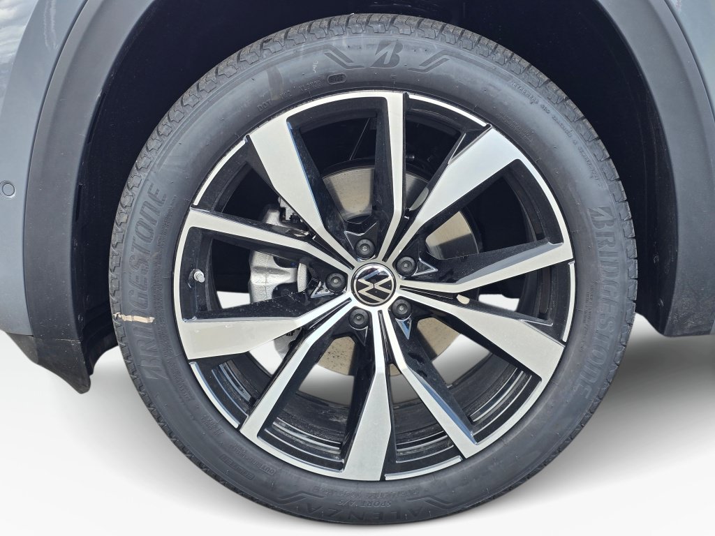 New 2026 Volkswagen Atlas Cross Sport SEL Premium R-Line AWD/4WD image 11