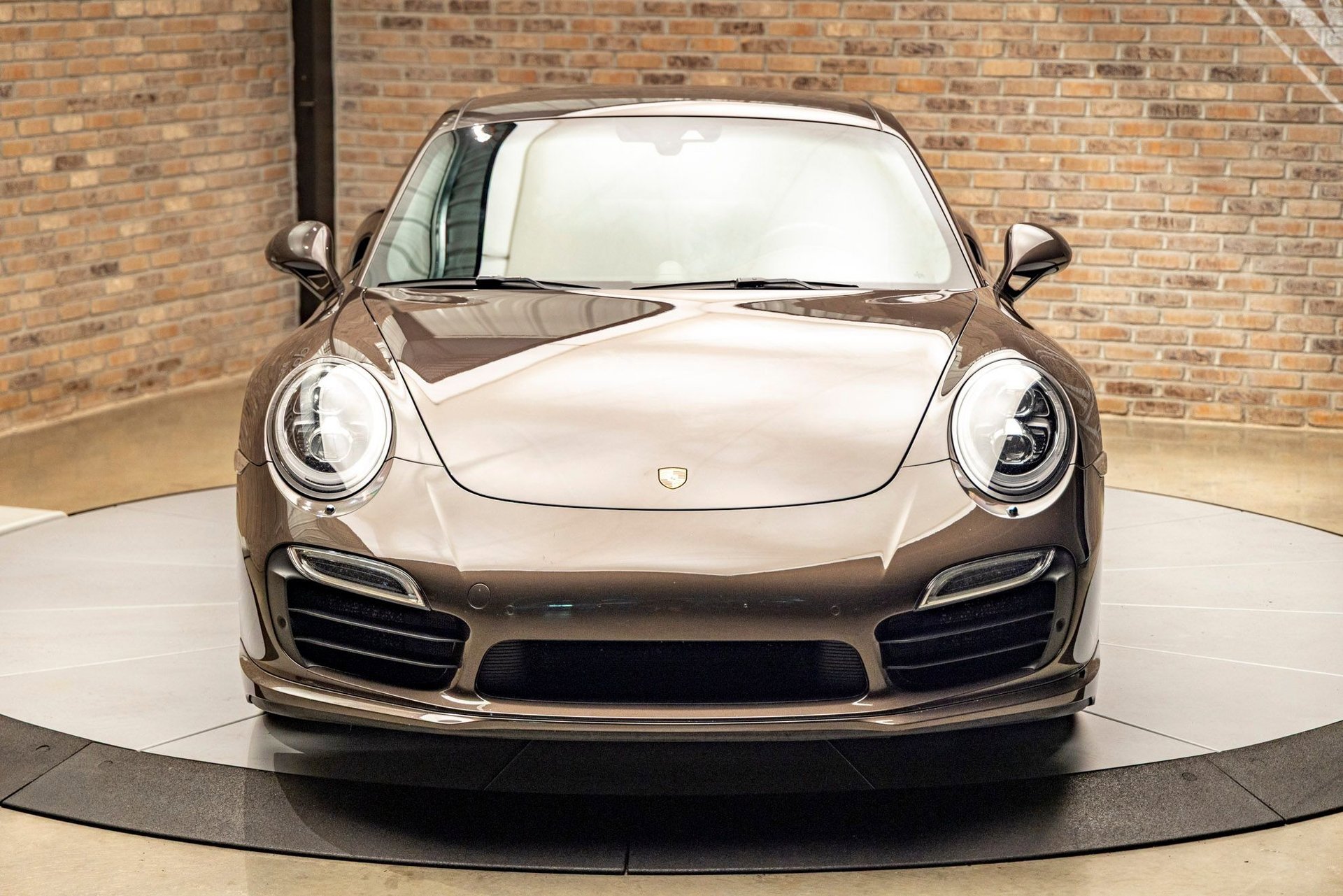 Used 2015 Porsche 911 4 Coupe image 2