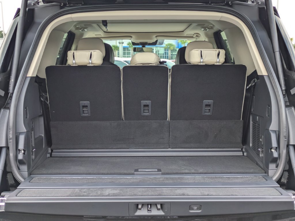 New 2027 Lincoln Navigator Reserve AWD/4WD image 13