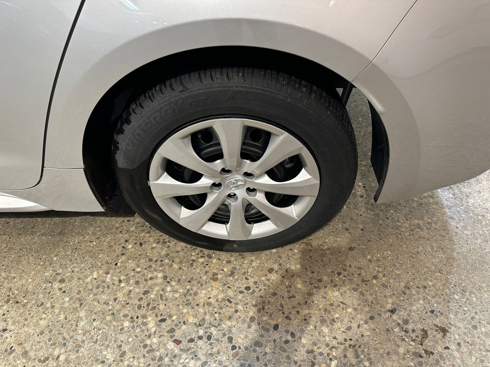 Used 2025 Toyota Corolla LE image 31