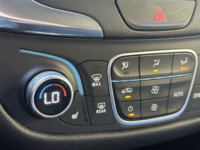Used 2018 Chevrolet Equinox LT AWD/4WD image 17