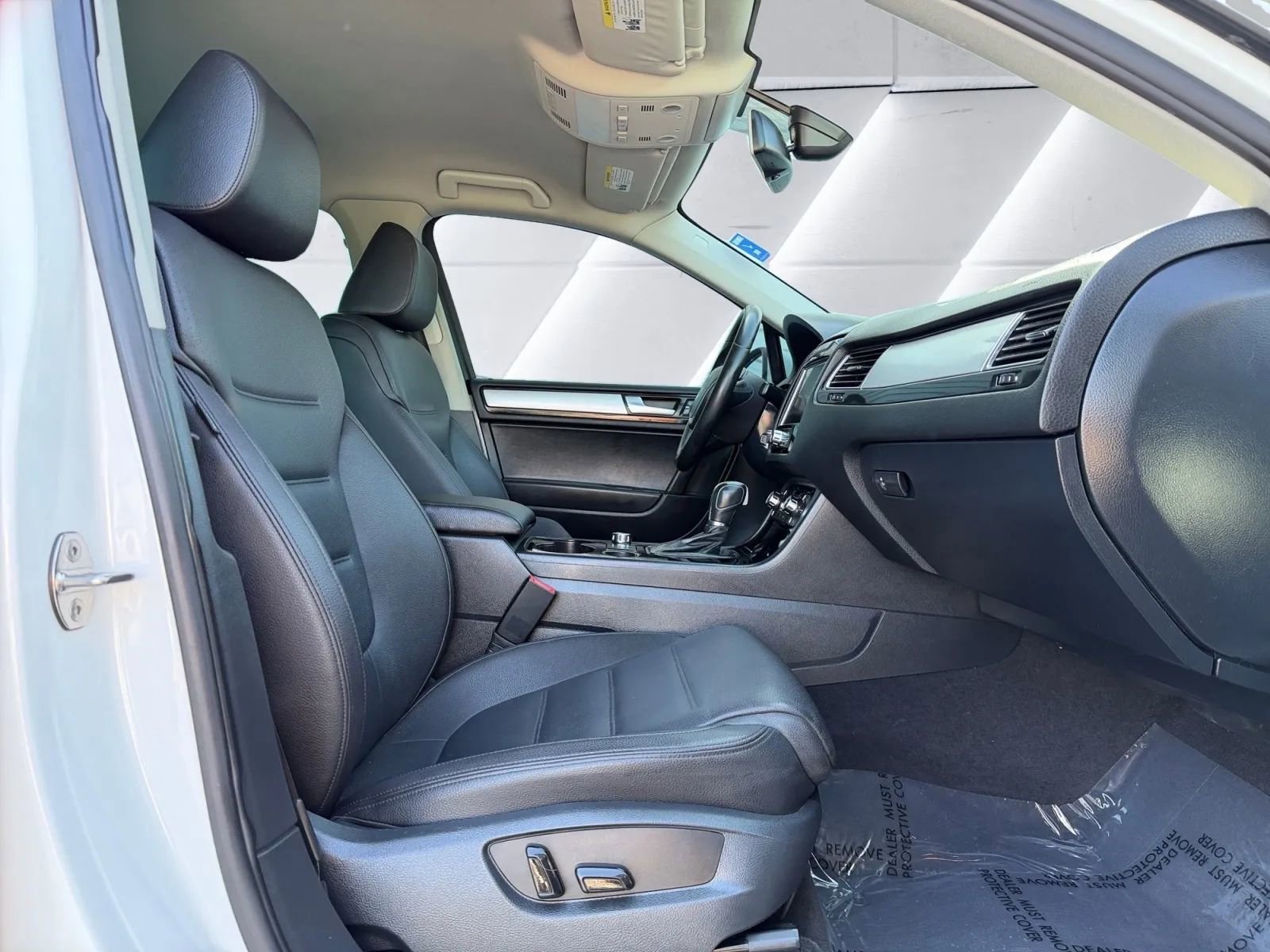Used 2012 Volkswagen Touareg TDI AWD/4WD image 10