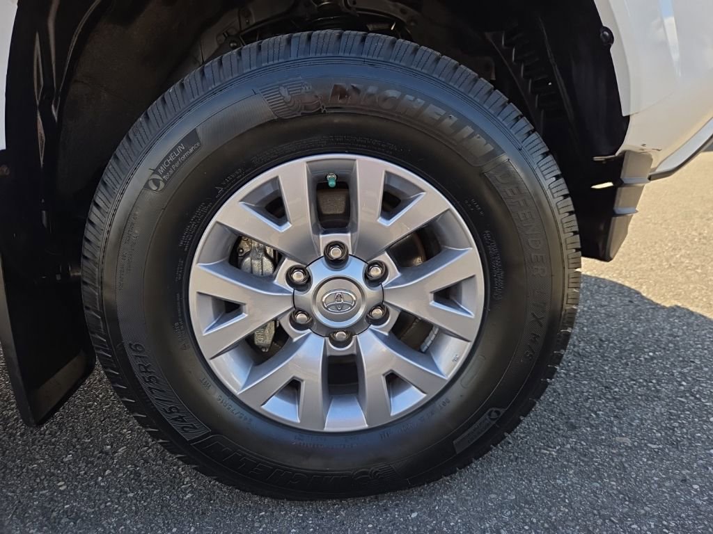 Used 2017 Toyota Tacoma SR5 w/ Tow Package AWD/4WD image 10
